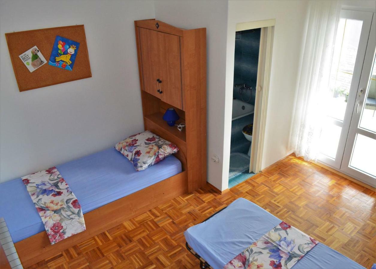 Apartman Rosa Pirovac Εξωτερικό φωτογραφία