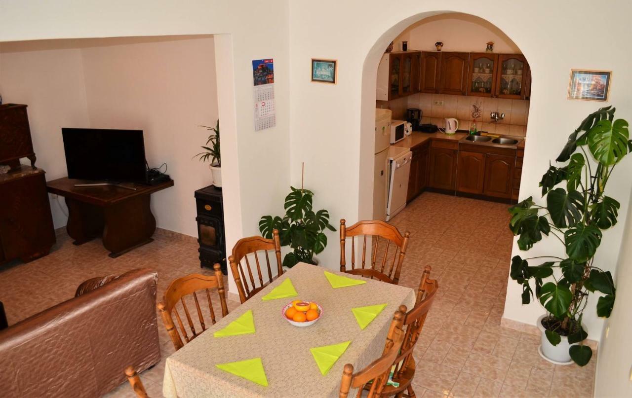 Apartman Rosa Pirovac Εξωτερικό φωτογραφία