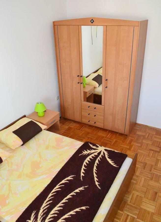 Apartman Rosa Pirovac Εξωτερικό φωτογραφία